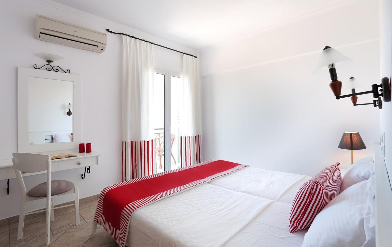 Iris Beach Hotel Монемвазия Экстерьер фото