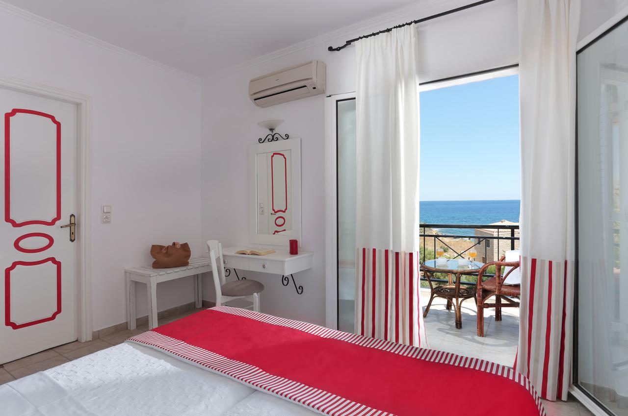 Iris Beach Hotel Монемвазия Экстерьер фото
