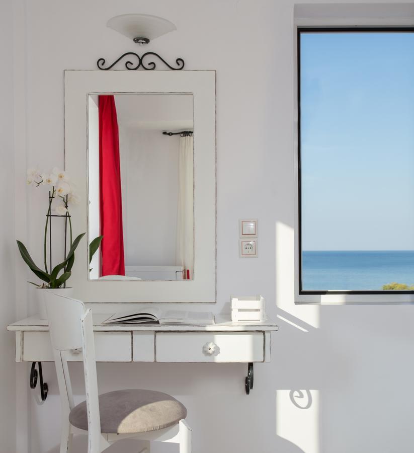 Iris Beach Hotel Монемвазия Экстерьер фото